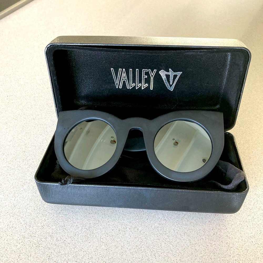 VALLEY EYEWEAR “Wolves” sunglasses EUC